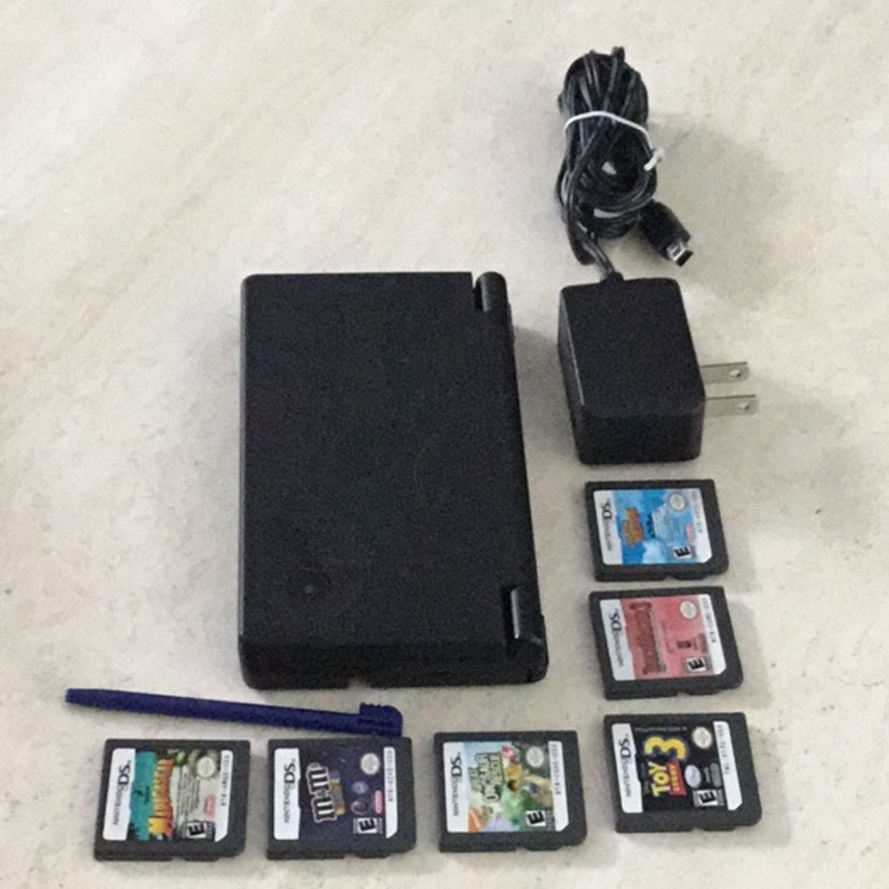 Nintendo DSi Console & 6 Nintendo DS Games Handheld System & Charger Toy Story - Picture 8 of 16